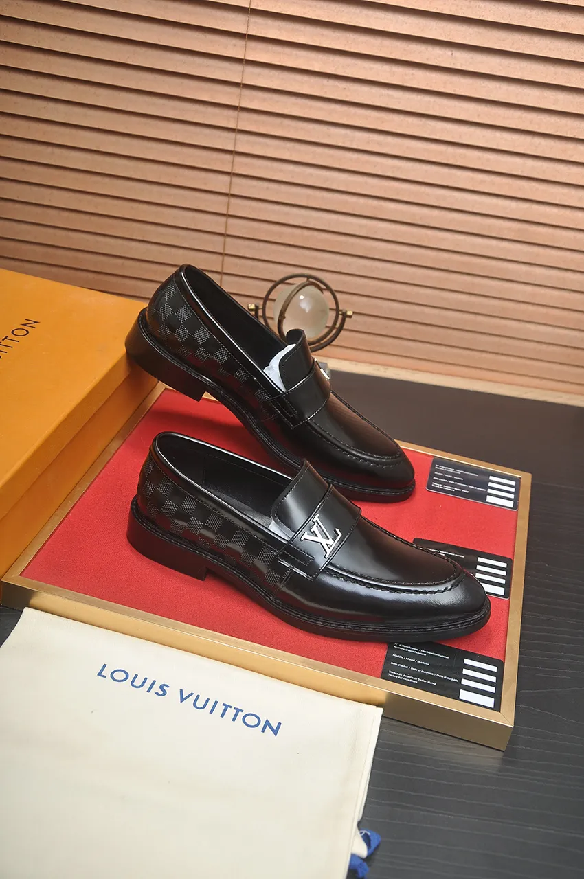 Men's men's shoes 💰460💶 [LV] (original single cowhide lining) 🍀LV's latest genuine leather business suit shoes are launched simultaneously on the official website. The first-layer cowhide imported from Italy is made of heavy gold, 💥1:1 rubber outsole from the official website. Versatile to wear, high-end without losing class, and the color combination is extraordinary. This four-season style is alluring when worn on your feet, showing off your big-name flair. Standard code 38-45 (45 customized)